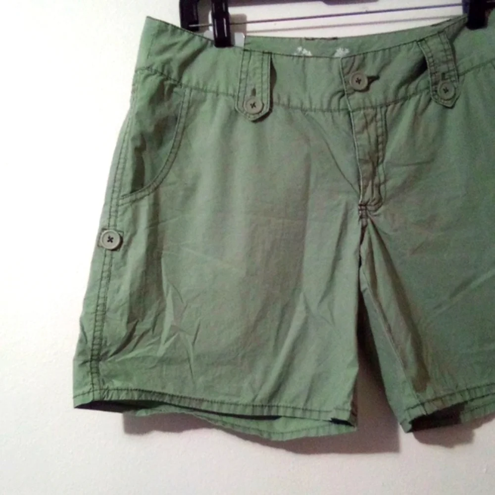 Mossimo low rise straight‎ through hip and thighs shorts size 11